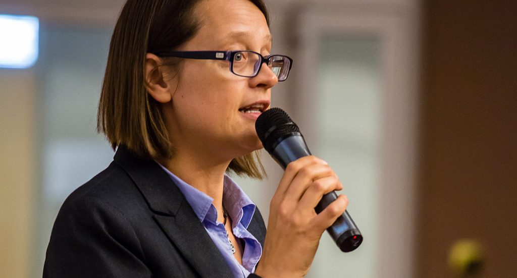 Along communicate directly with experienced teachers